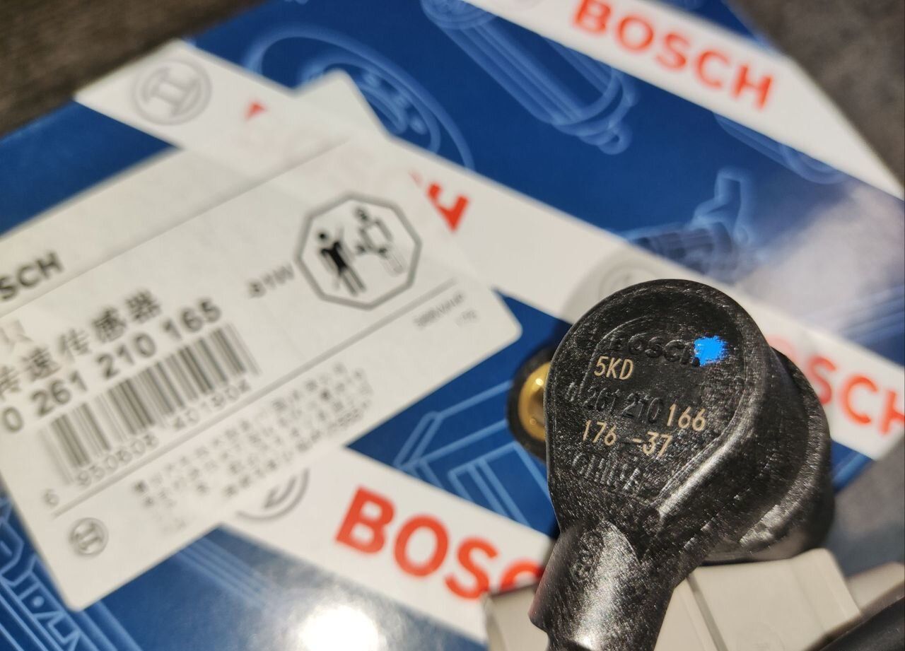 Датчик положения коленвала НОВЫЙ Bosch 0261210177