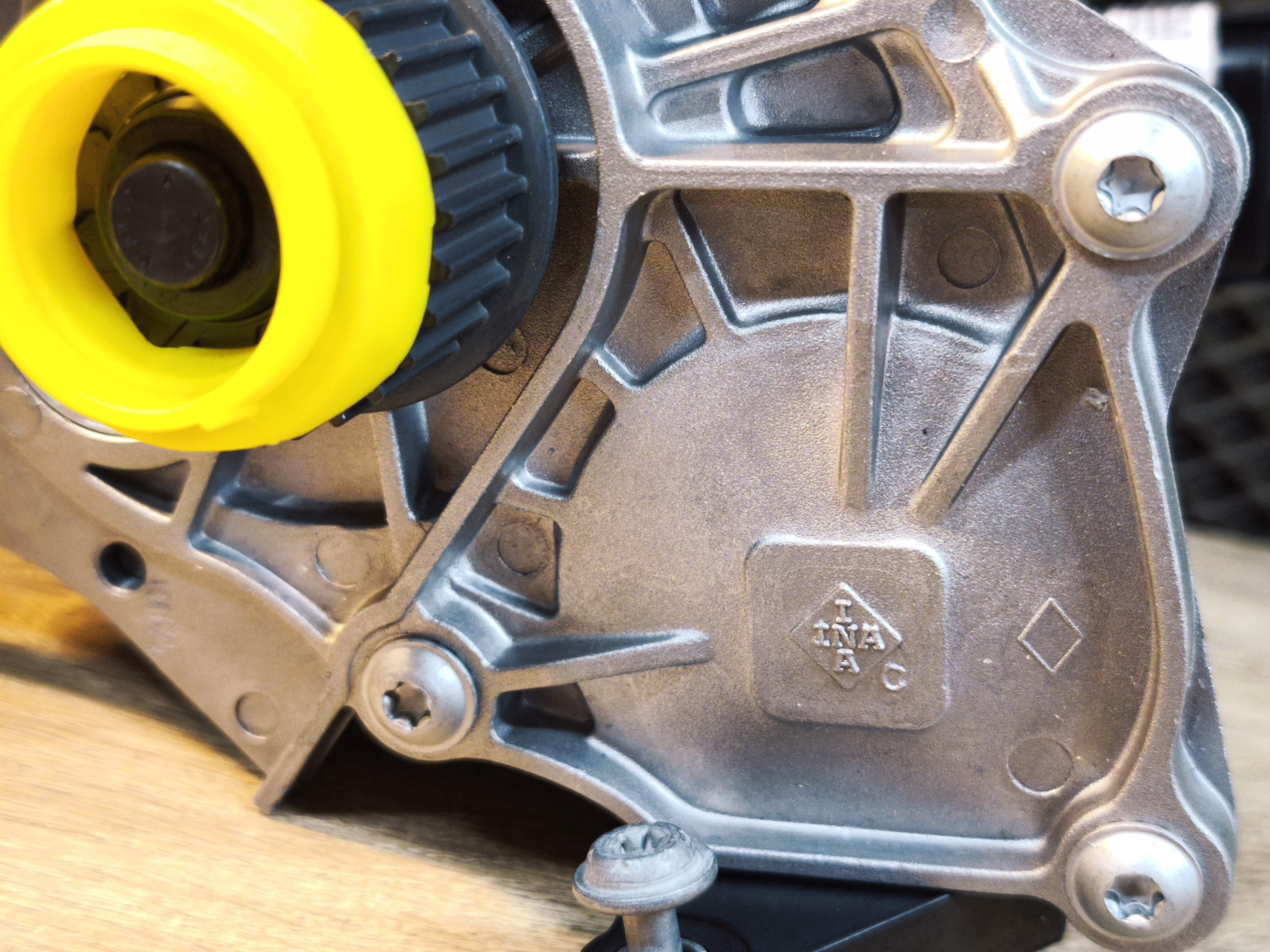 INA Чехия помпа VAG GEN3 1.8-2.0T 538036010