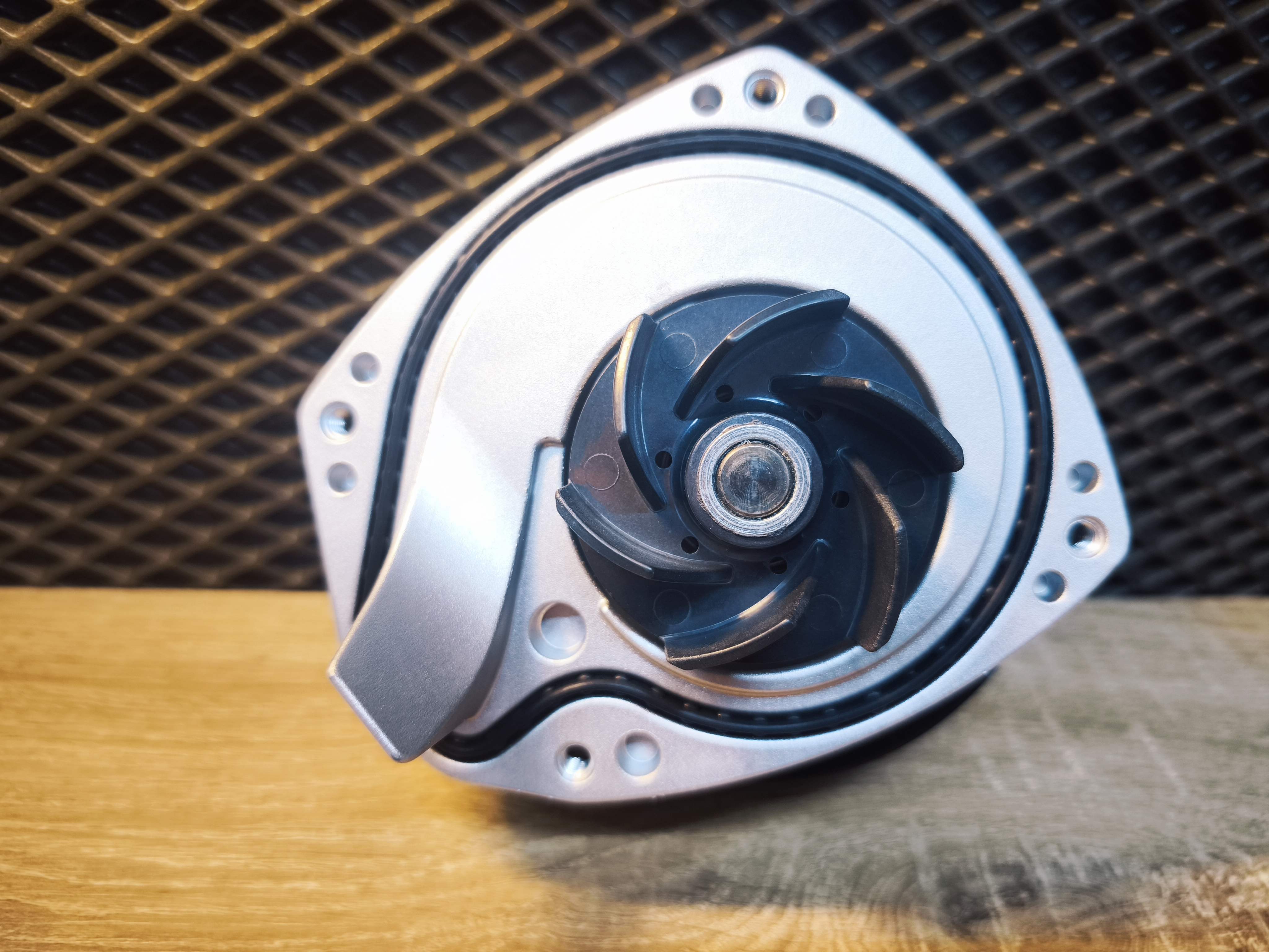 Водяной насос INA GM 2.0 T A20NFT D20NFT