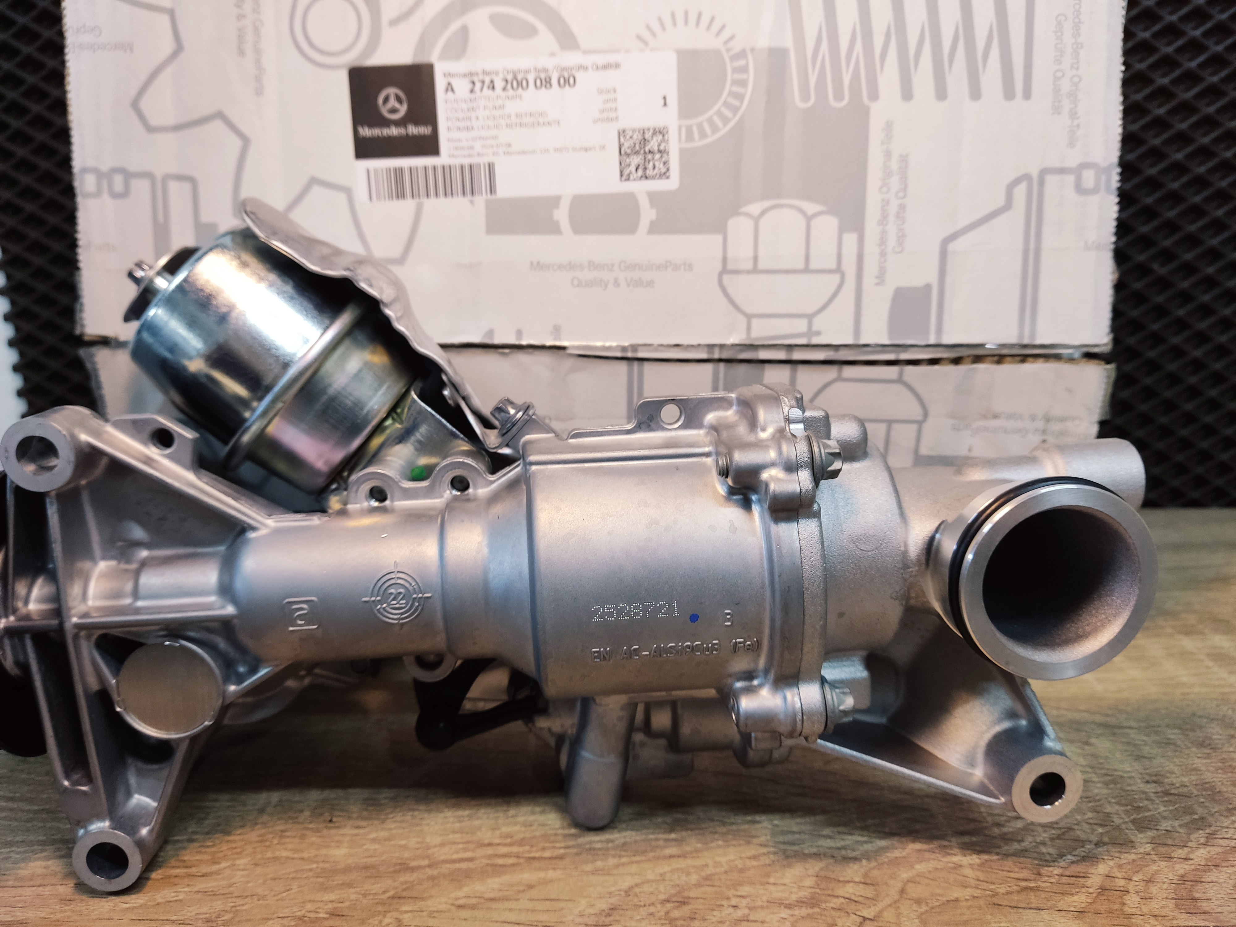 Помпа MERCEDES-BENZ E-Class 207 212 213 238 12-, C-Class 204 205 08-, GLK-Class 204 13-, GLC 253