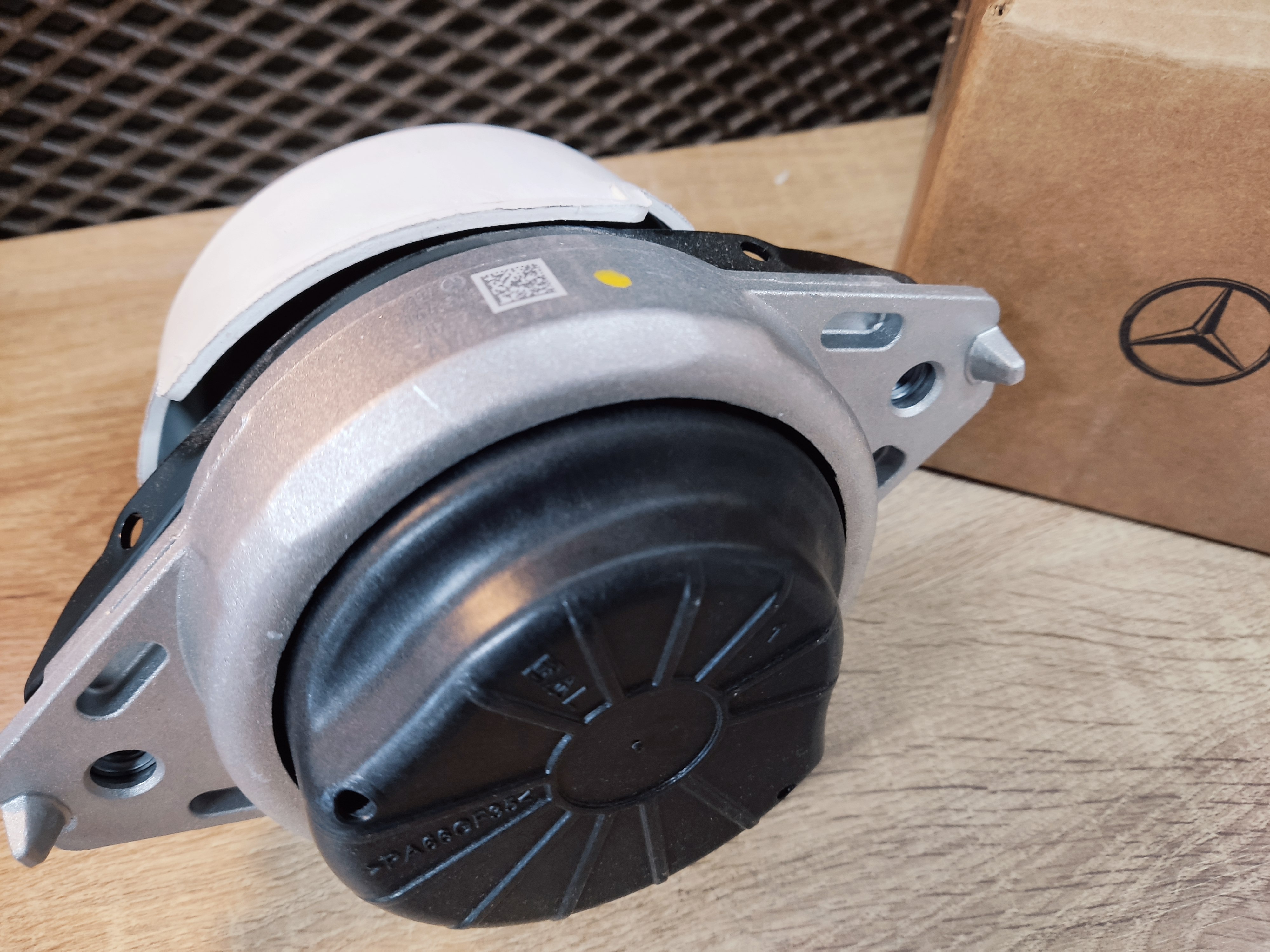 Опора двигателя правая X166 W166 MERCEDES-BENZ UNITED STATES