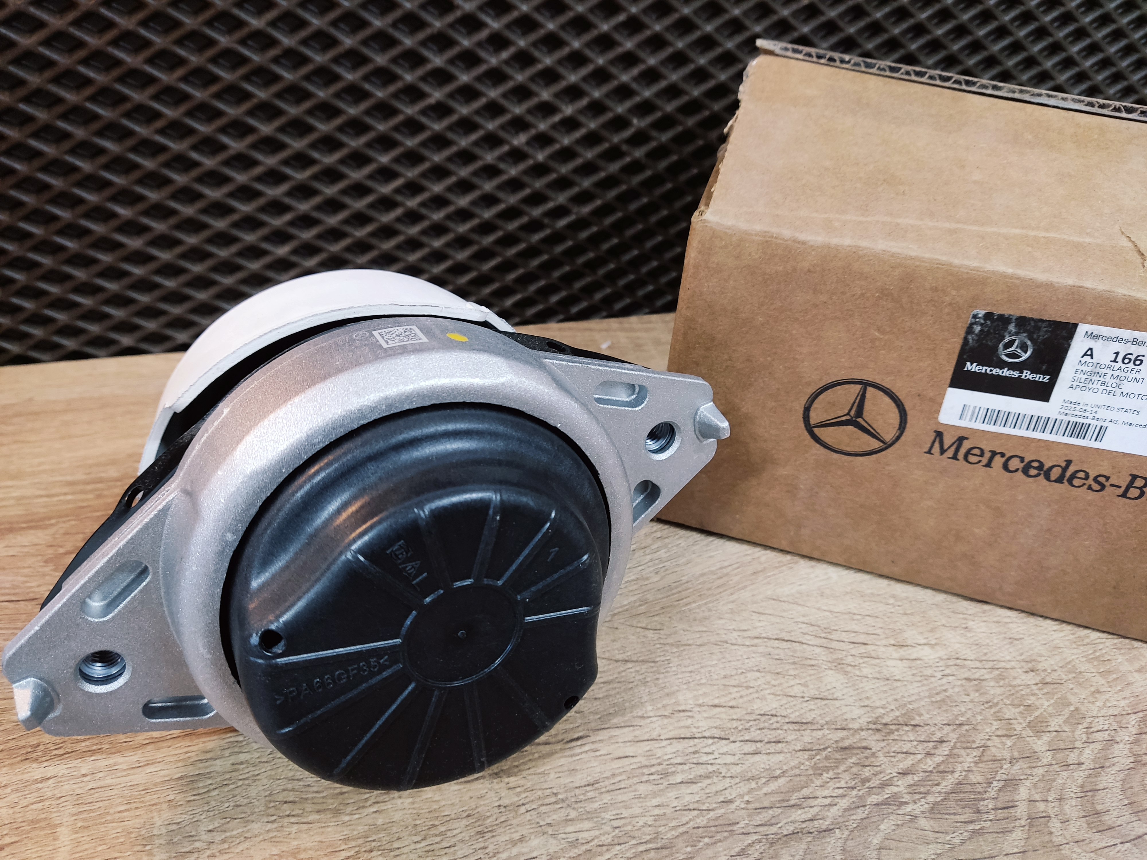 Опора двигателя правая X166 W166 MERCEDES-BENZ UNITED STATES
