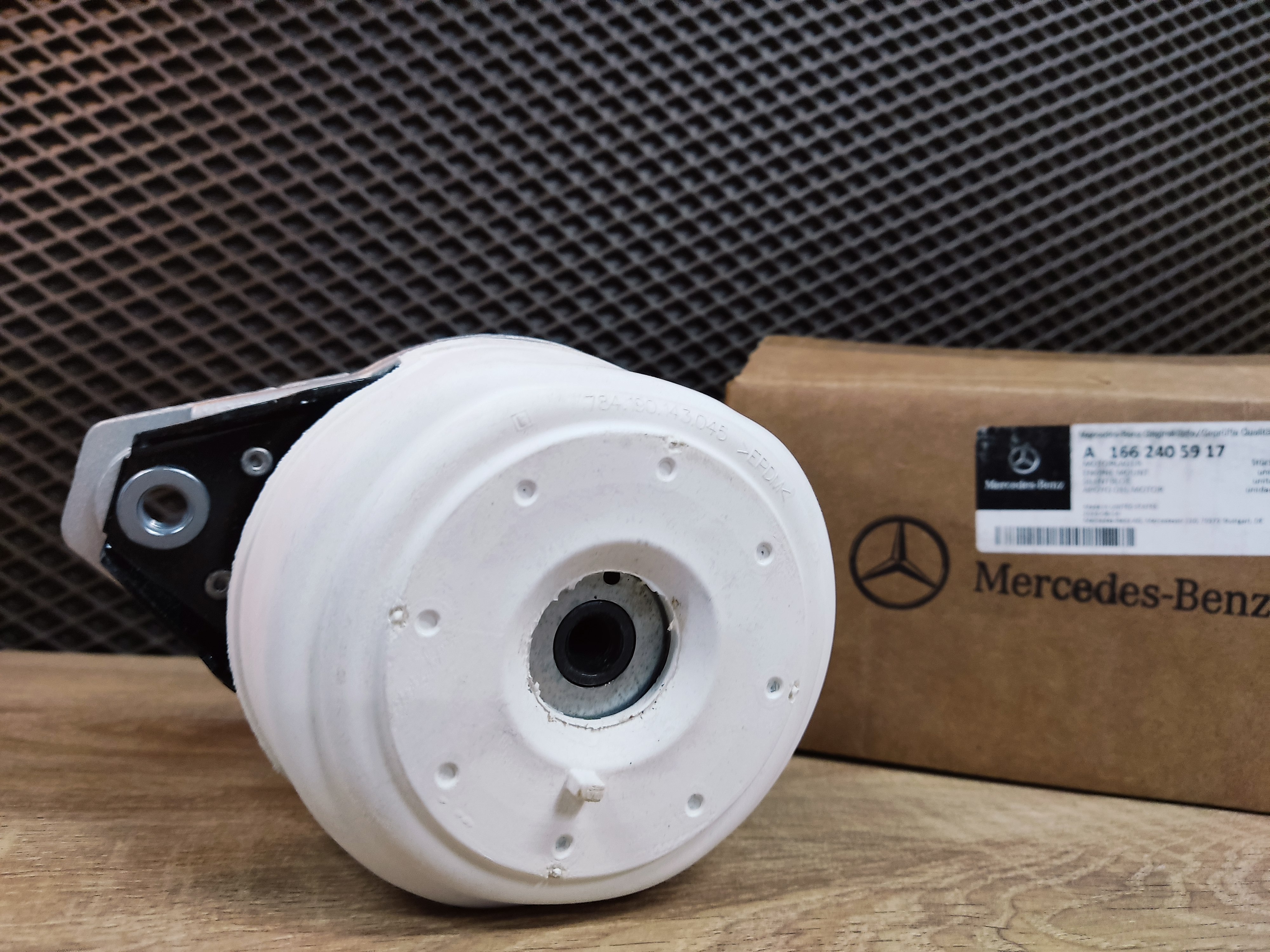 Опора двигателя правая X166 W166 MERCEDES-BENZ UNITED STATES