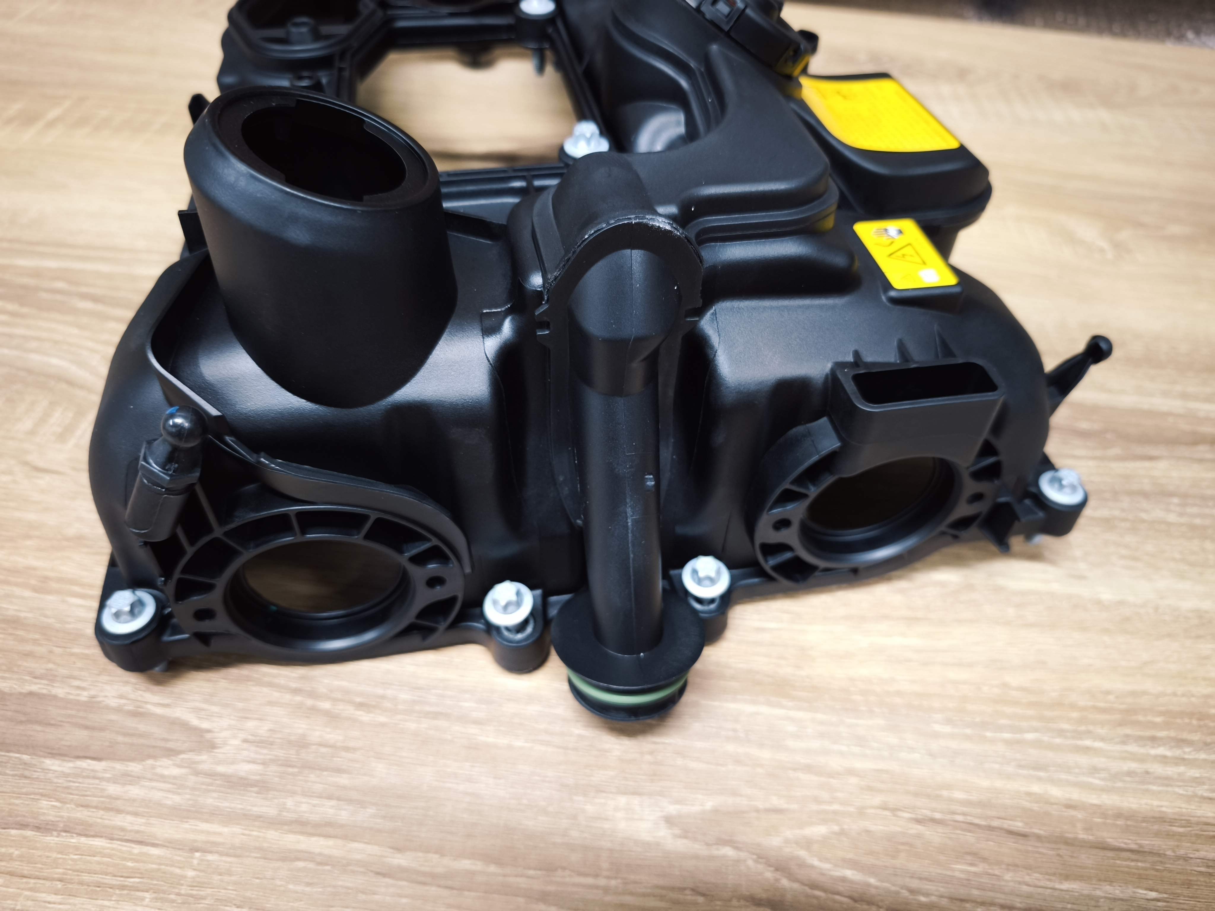 Крышка клапанная MAHLE BMW1(F20)12-17 /3(F30/F80)11-18 /5(F10)11-16 N20B20A