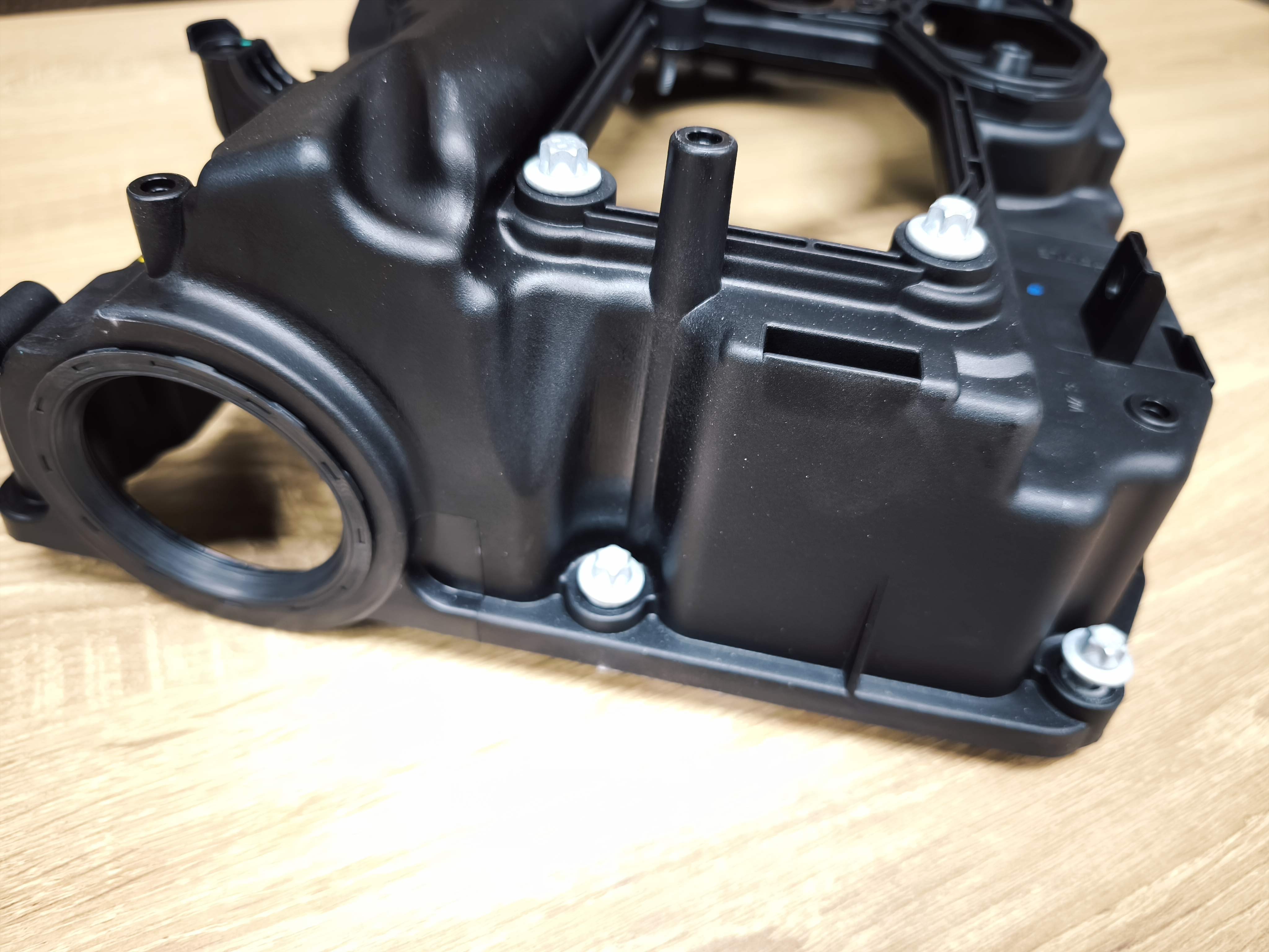 Крышка клапанная MAHLE BMW1(F20)12-17 /3(F30/F80)11-18 /5(F10)11-16 N20B20A