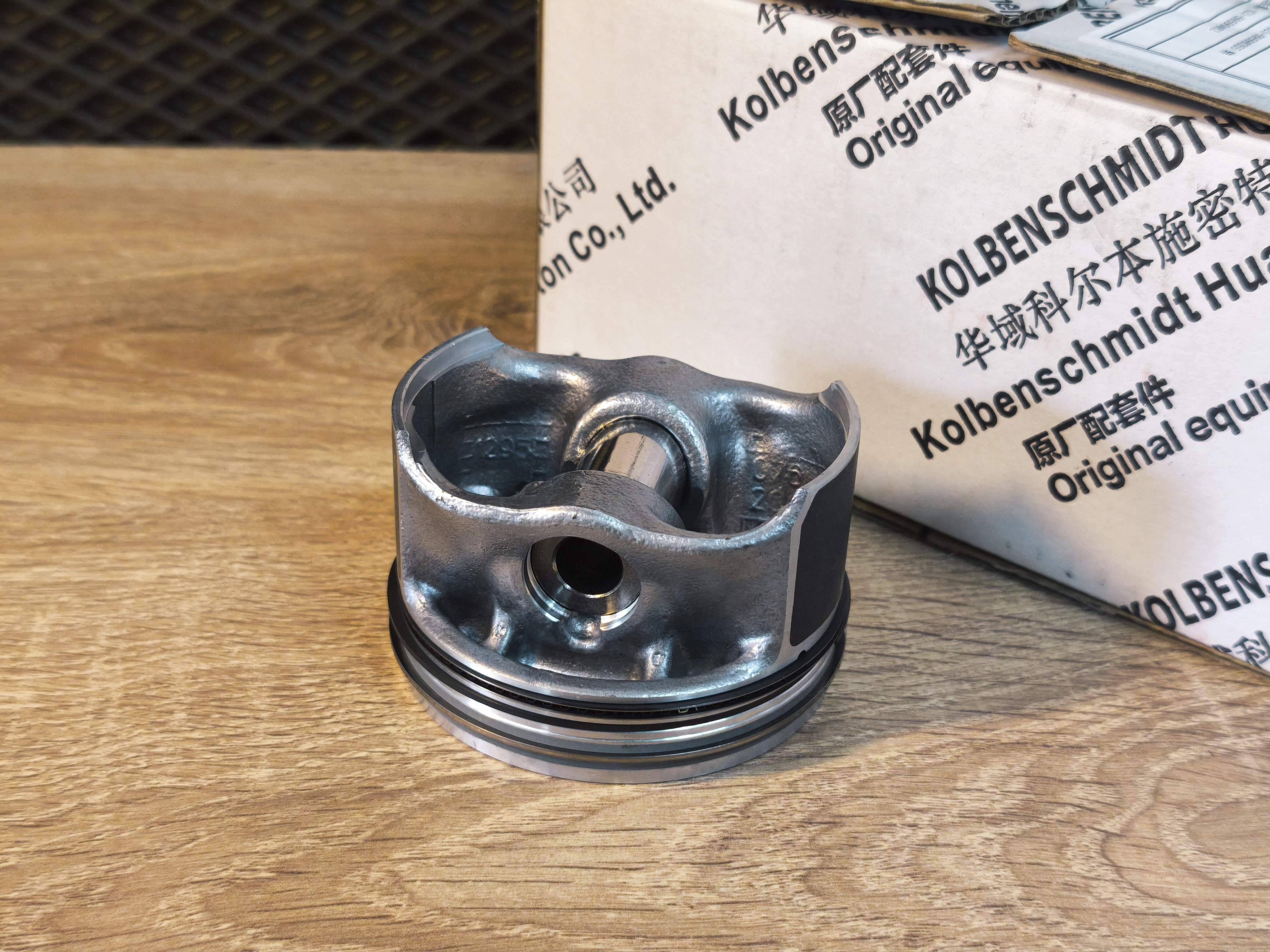 Комплект поршней с кольцами KS CFNA CLRA 1.6 L STD