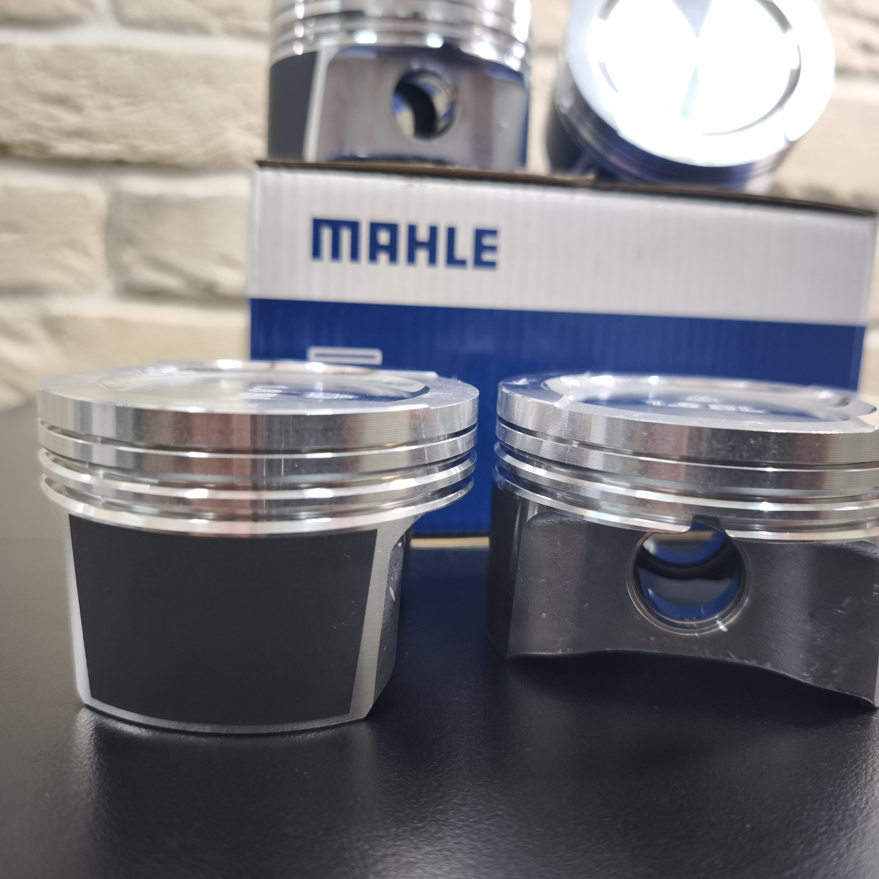 Комплект поршней MAHLE с кольцами VAG 1.6 BSE BGU BFQ