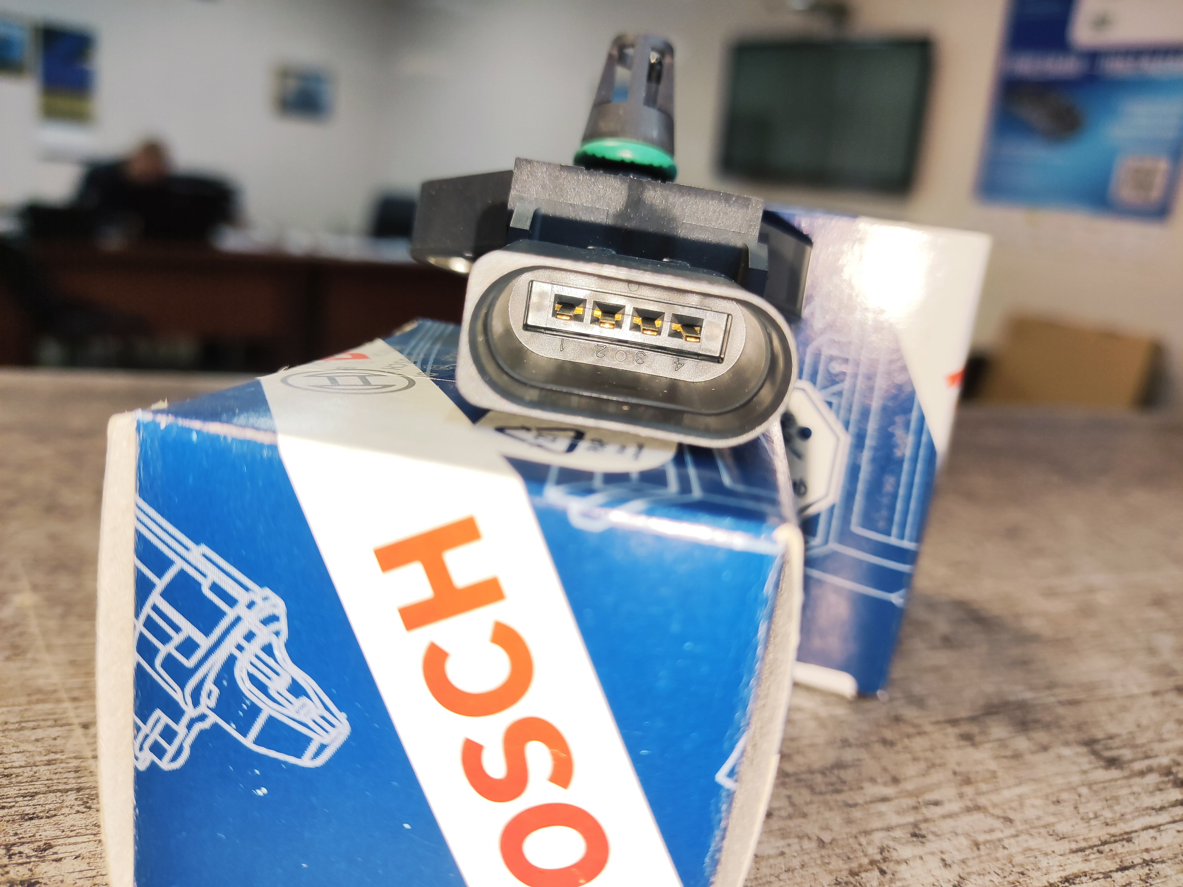 Датчик абсолютного давления воздуха во впускном коллекторе  0281002976 Bosch