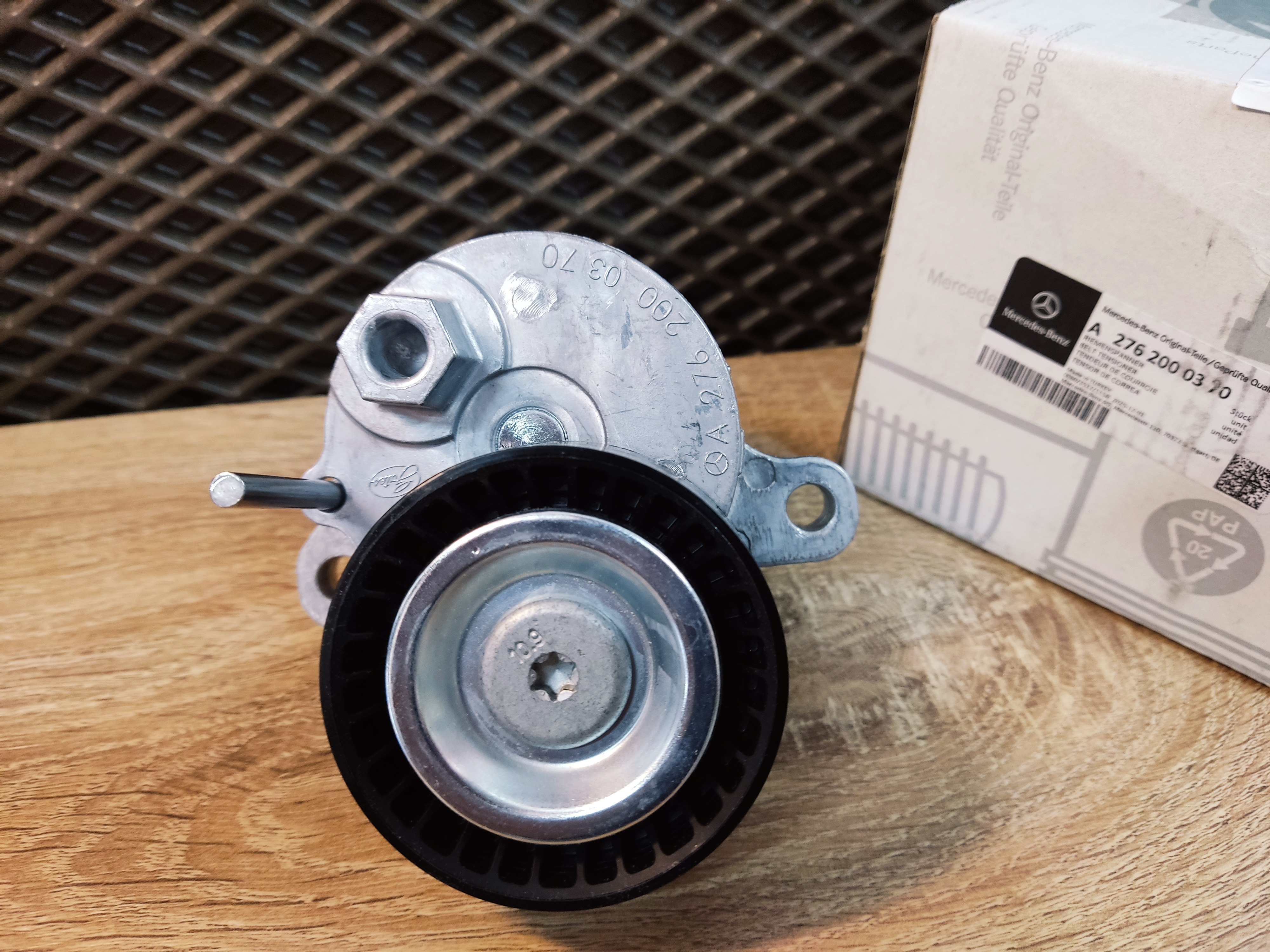 Натяжитель приводного ремня  MERCEDES-BENZ M276