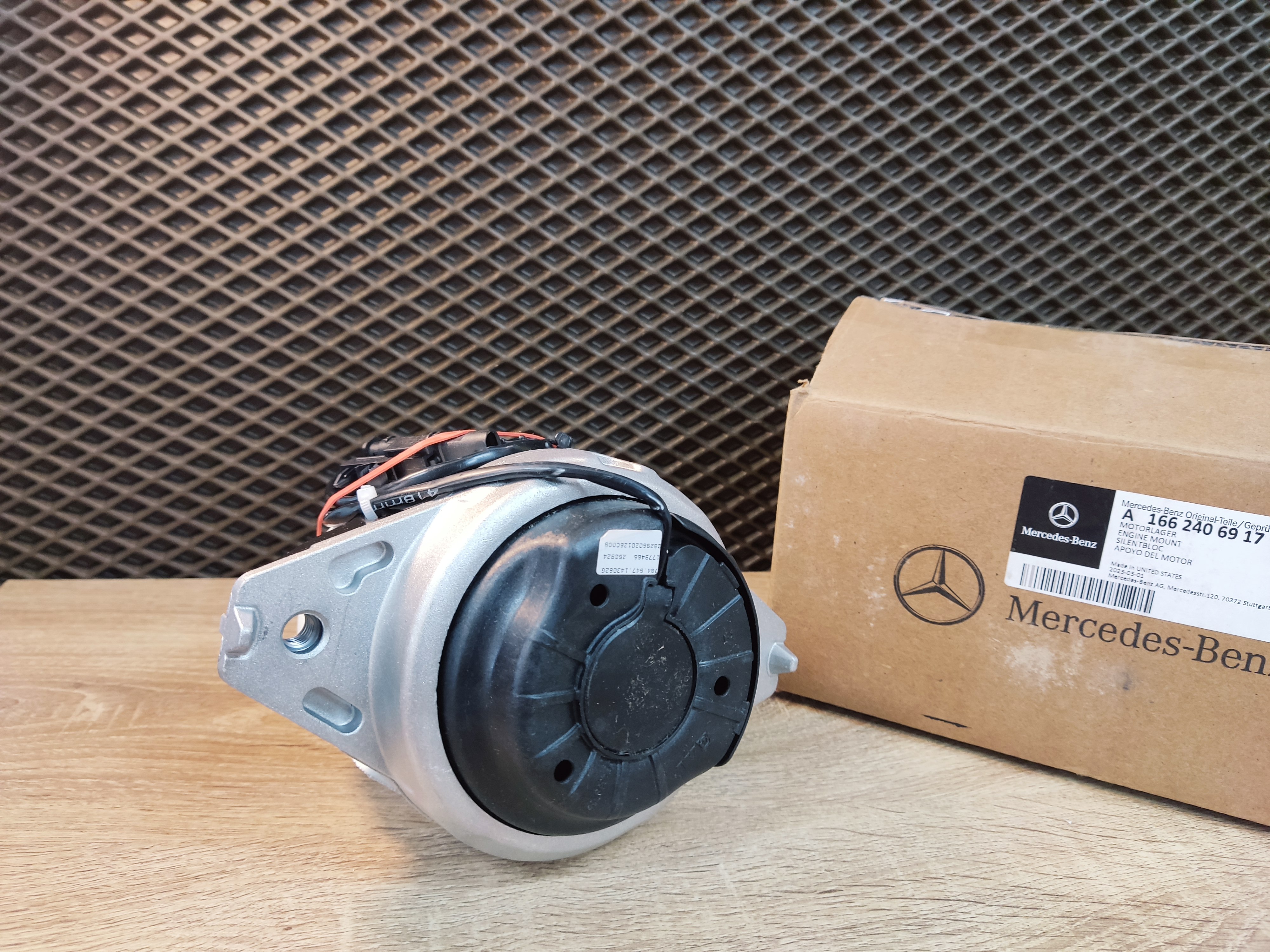 Опора двигателя MERCEDES GLE W166 правая
