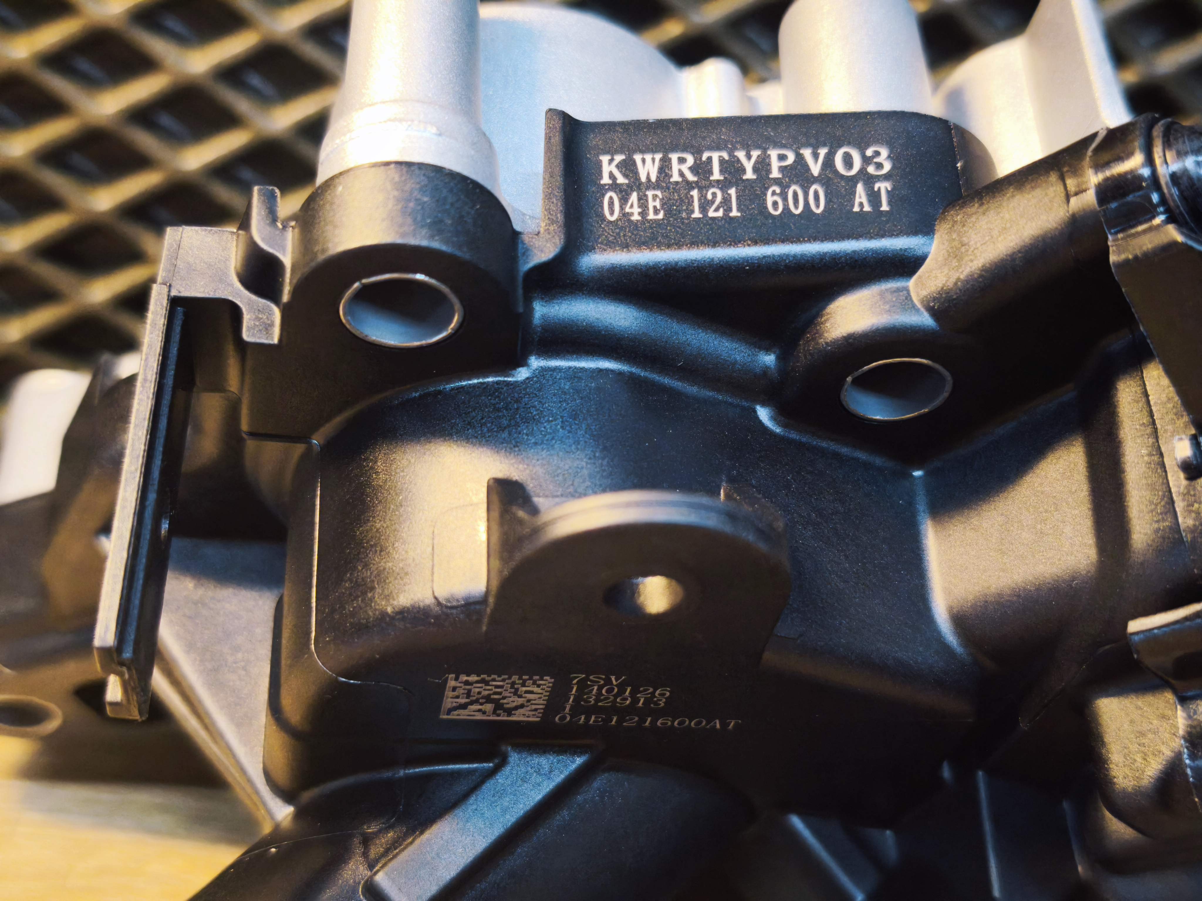Помпа в сборе с термостатом 1.4T 1.6 VAG 04E121600