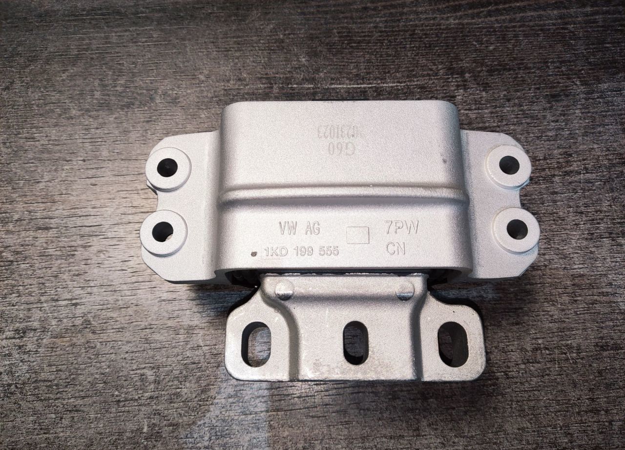 Опора подушка двс левая VAG GEN 2 1.8T