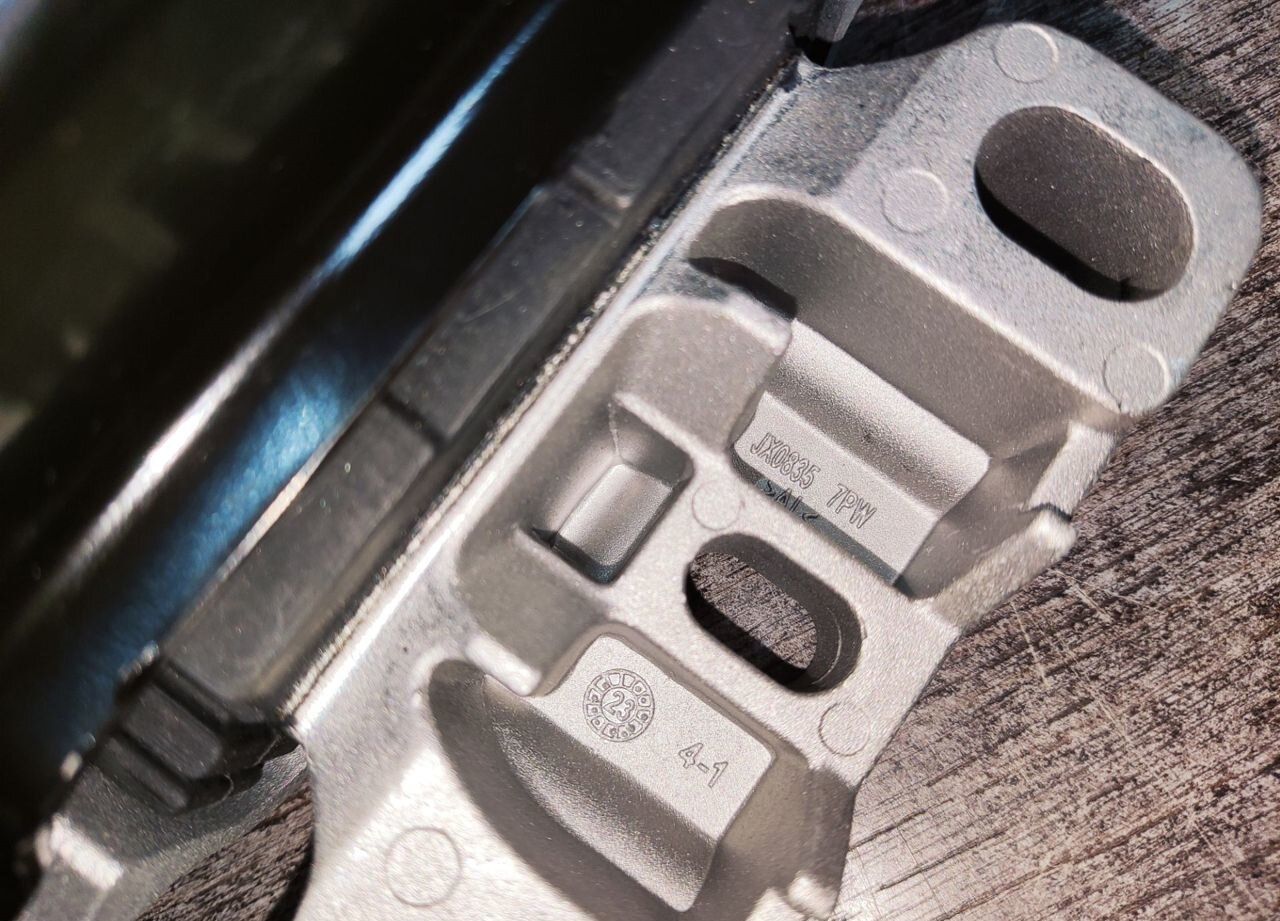 Опора подушка двс левая VAG GEN 2 1.8T